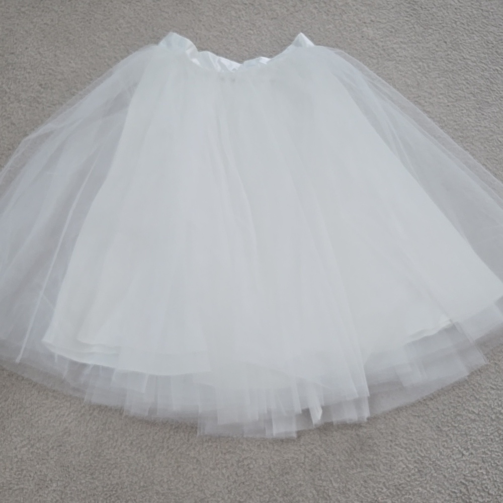 NWOT Space 46 White Tulle Skirt